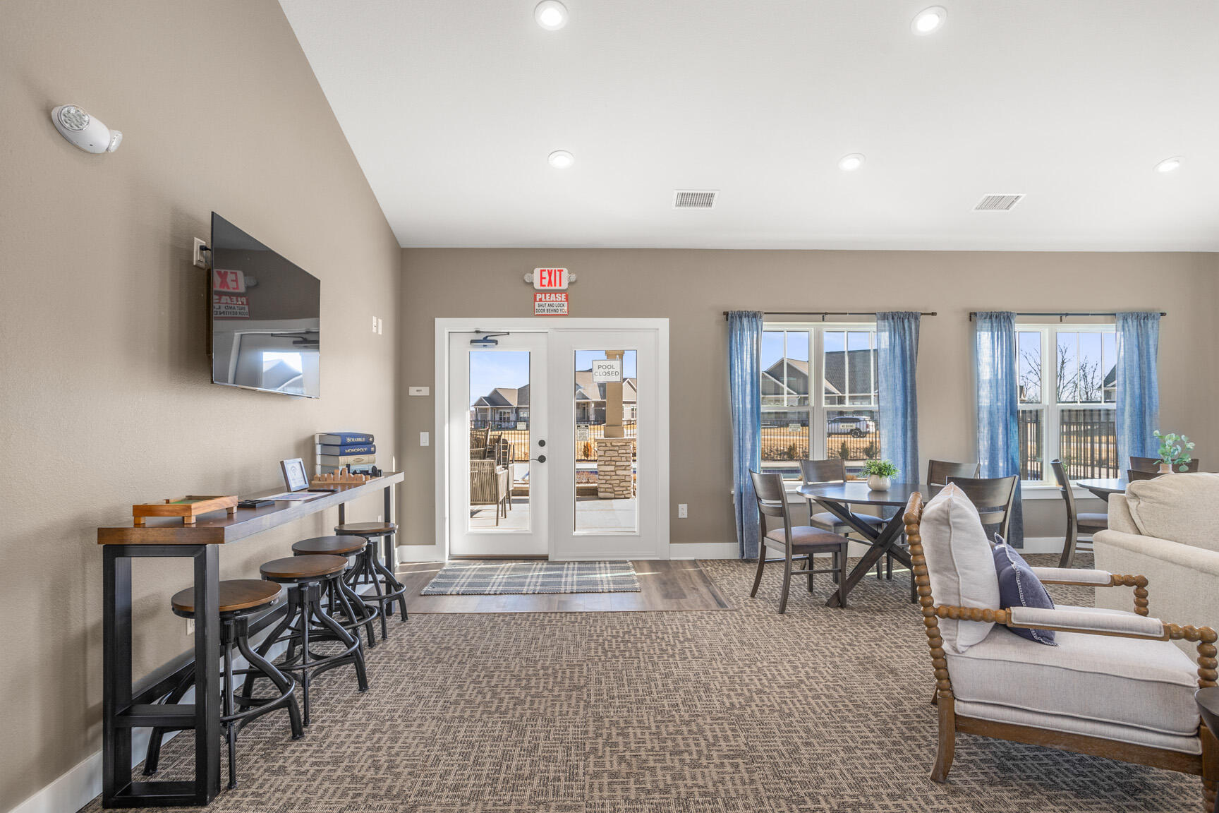 N28-w25285 Pkwy Rdg Circle, Unit C Pewaukee, WI 53072 - Photo 37 of 41 Great for Parties!