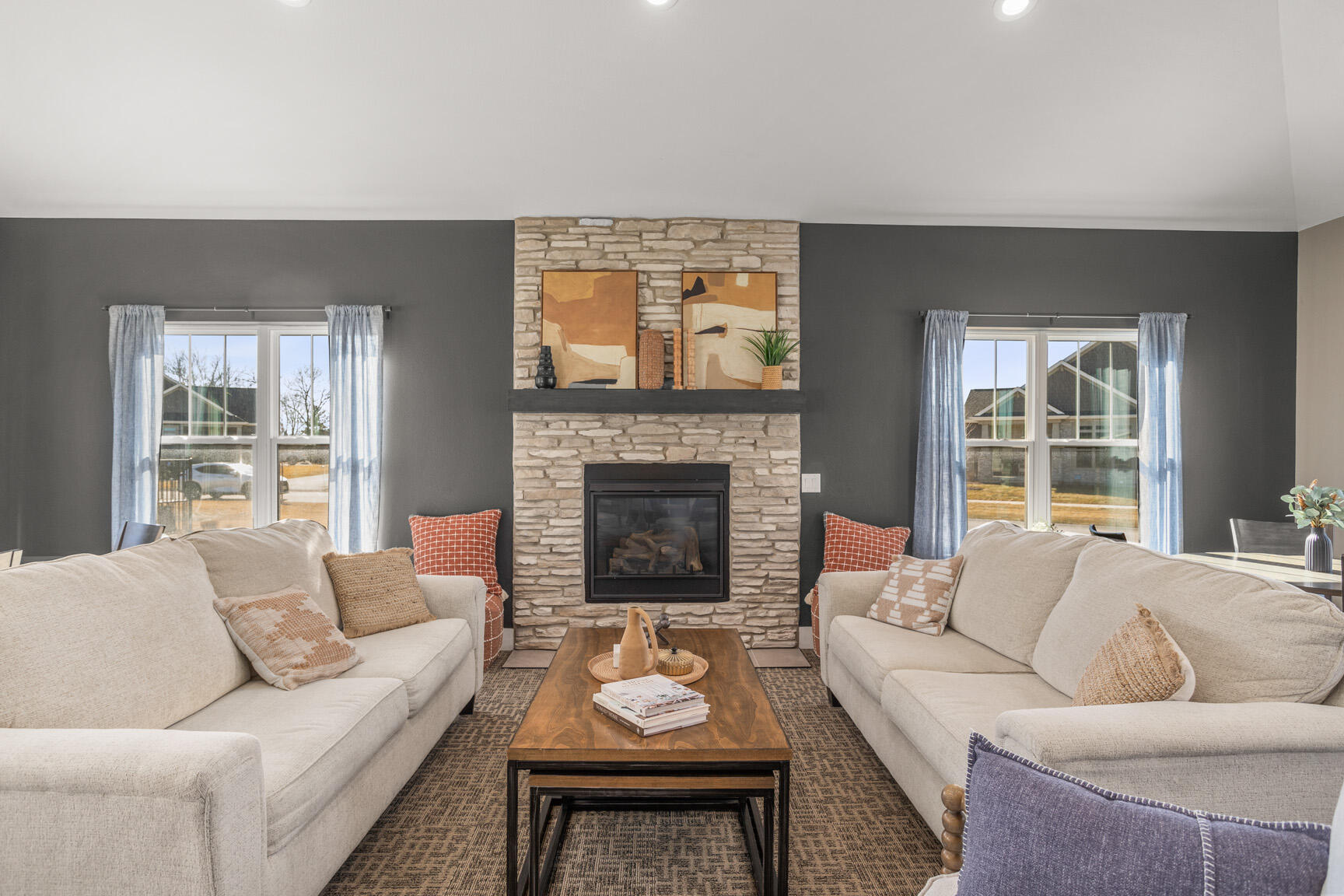 N28-w25285 Pkwy Rdg Circle, Unit C Pewaukee, WI 53072 - Photo 38 of 41 Warm and Welcoming!