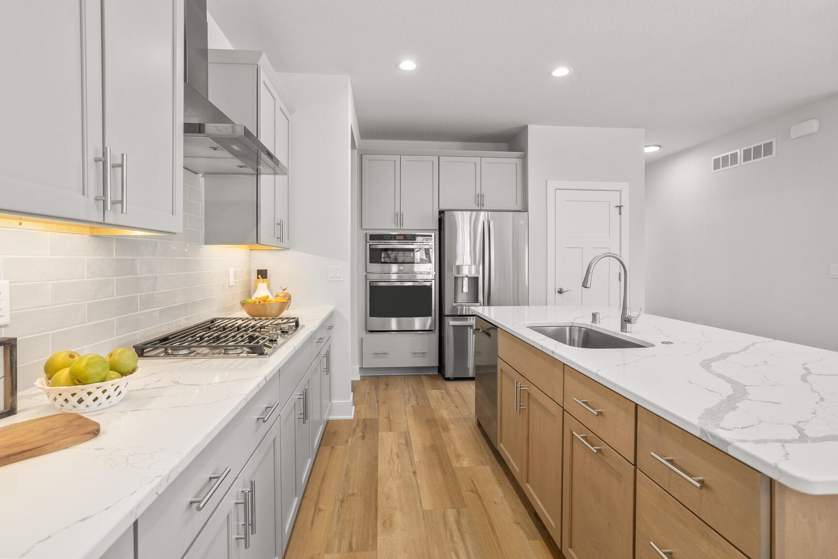 N28-w25285 Pkwy Rdg Circle, Unit C Pewaukee, WI 53072 - Photo 5 of 41 Quartz Countertops & SS Appliances