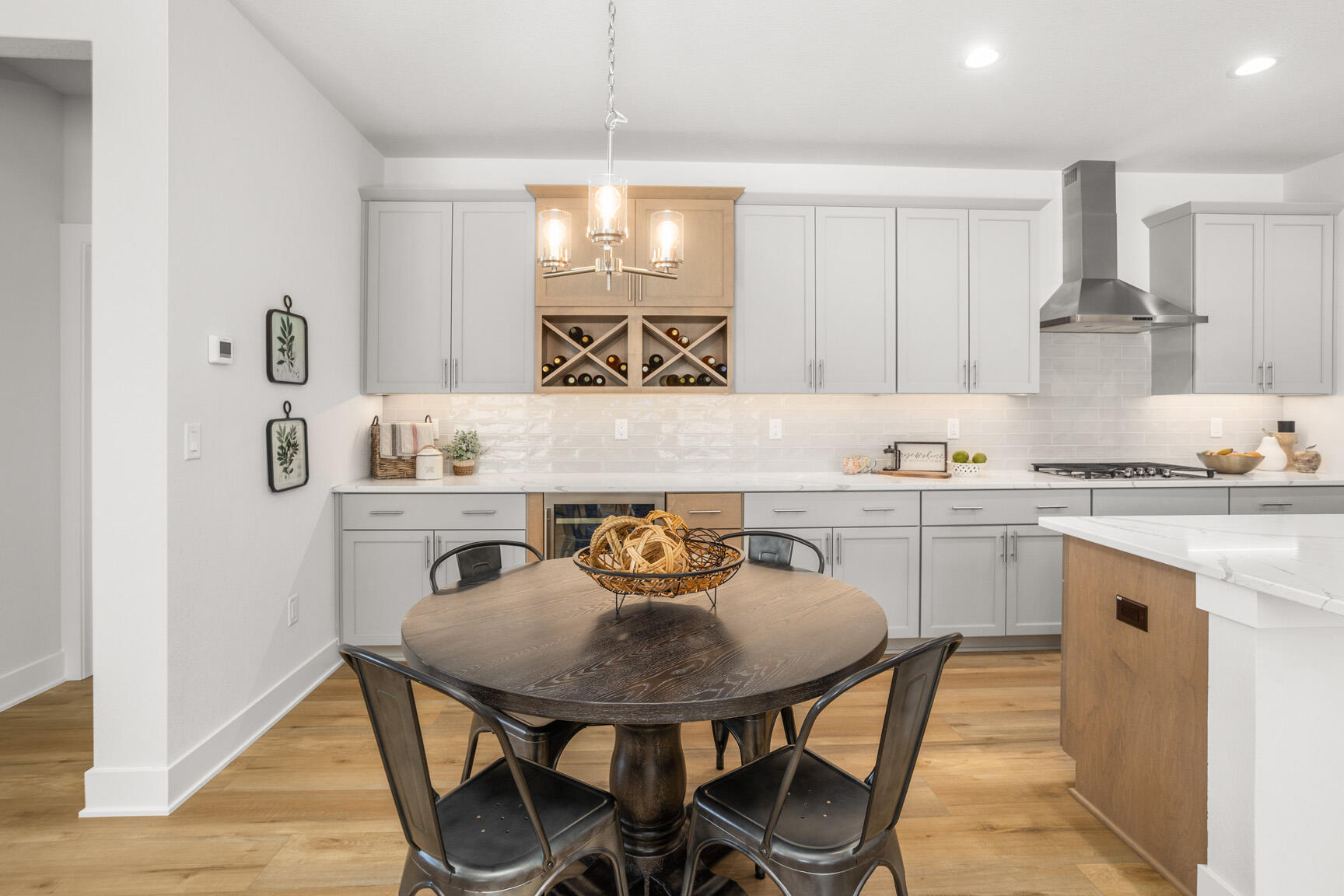 N28-w25285 Pkwy Rdg Circle, Unit C Pewaukee, WI 53072 - Photo 7 of 41 Dining Area