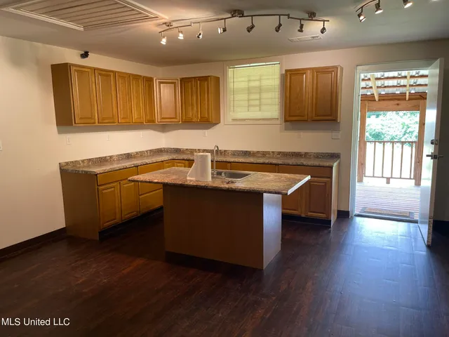 $325,000 | 10290 County Road 4306, Union, MS 39365