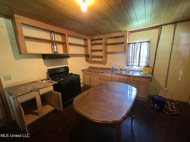 $325,000 | 10290 County Road 4306, Union, MS 39365