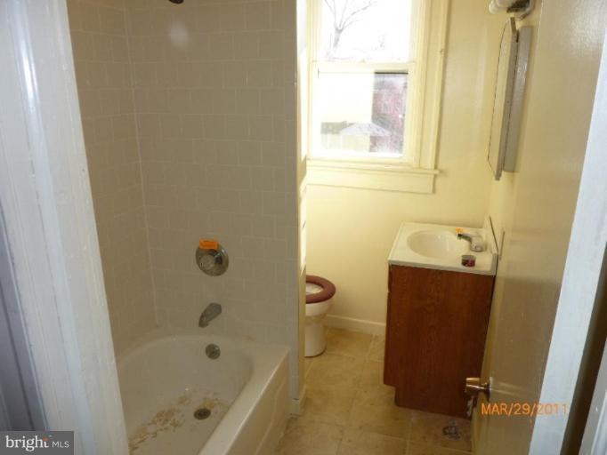 16 North Tremont Road Baltimore, MD 21229 - Photo 16 of 19 Bath #1