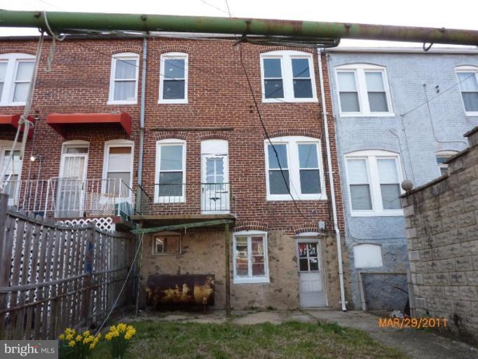 16 North Tremont Road Baltimore, MD 21229 - Photo 18 of 19 Back yard