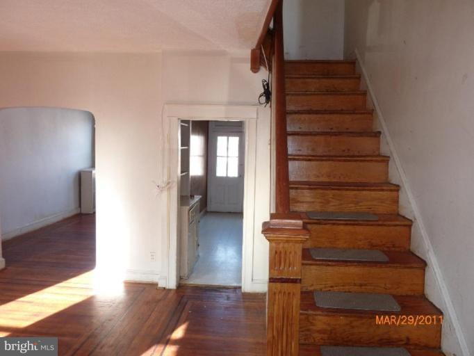 16 North Tremont Road Baltimore, MD 21229 - Photo 19 of 19 Staircase