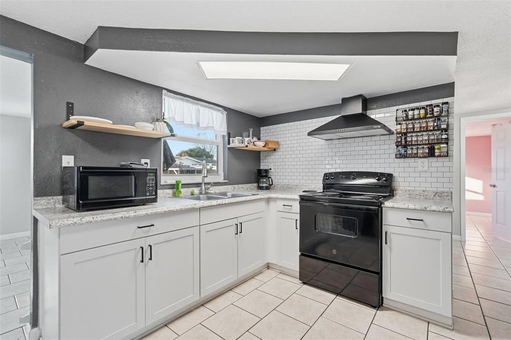 9101 Hunt Club Lane Port Richey, FL 34668 - Photo 3 of 37