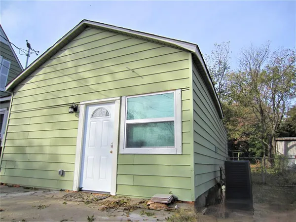 $1,400 | 1420 Knight Street, Unit 100, Denton, TX 76205