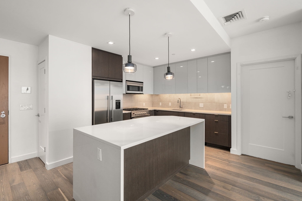 375 Canal Street, Unit 611 Somerville, MA 02145 - Photo 3 of 23