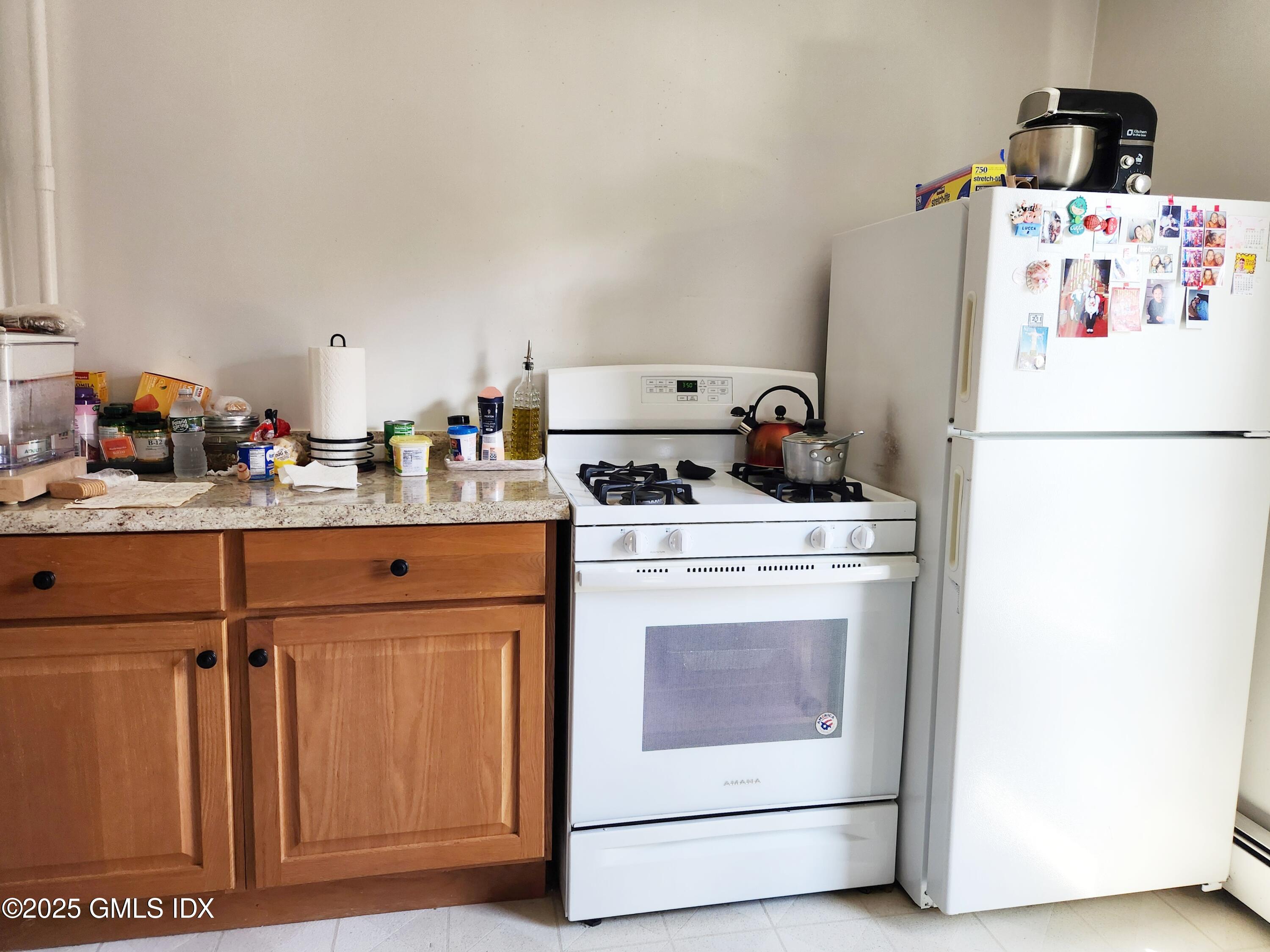 18 Harold Avenue, Unit B Greenwich, CT 06830 - Photo 5 of 9 a utility room with dryer washer and a fridge