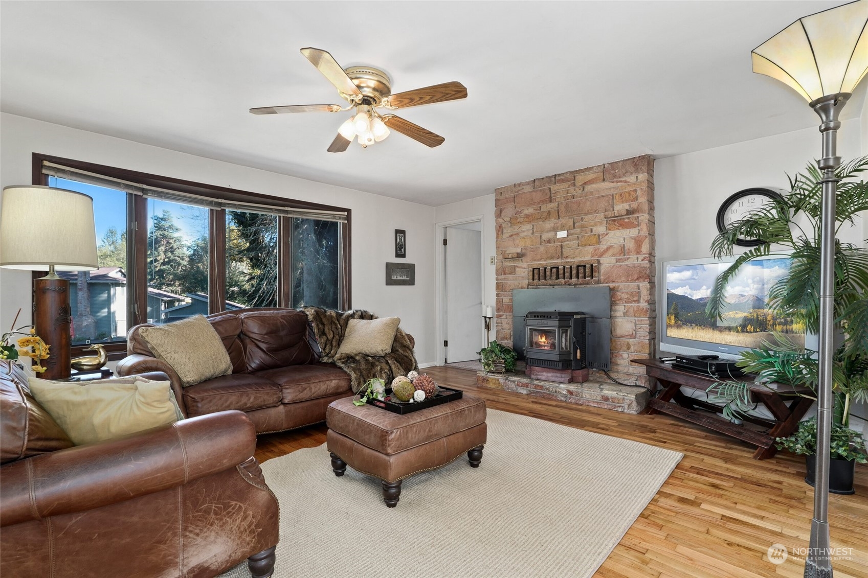 34129 Southeast David Powell Road Fall City, WA 98024 - Photo 5 of 27 Gallery Image 5