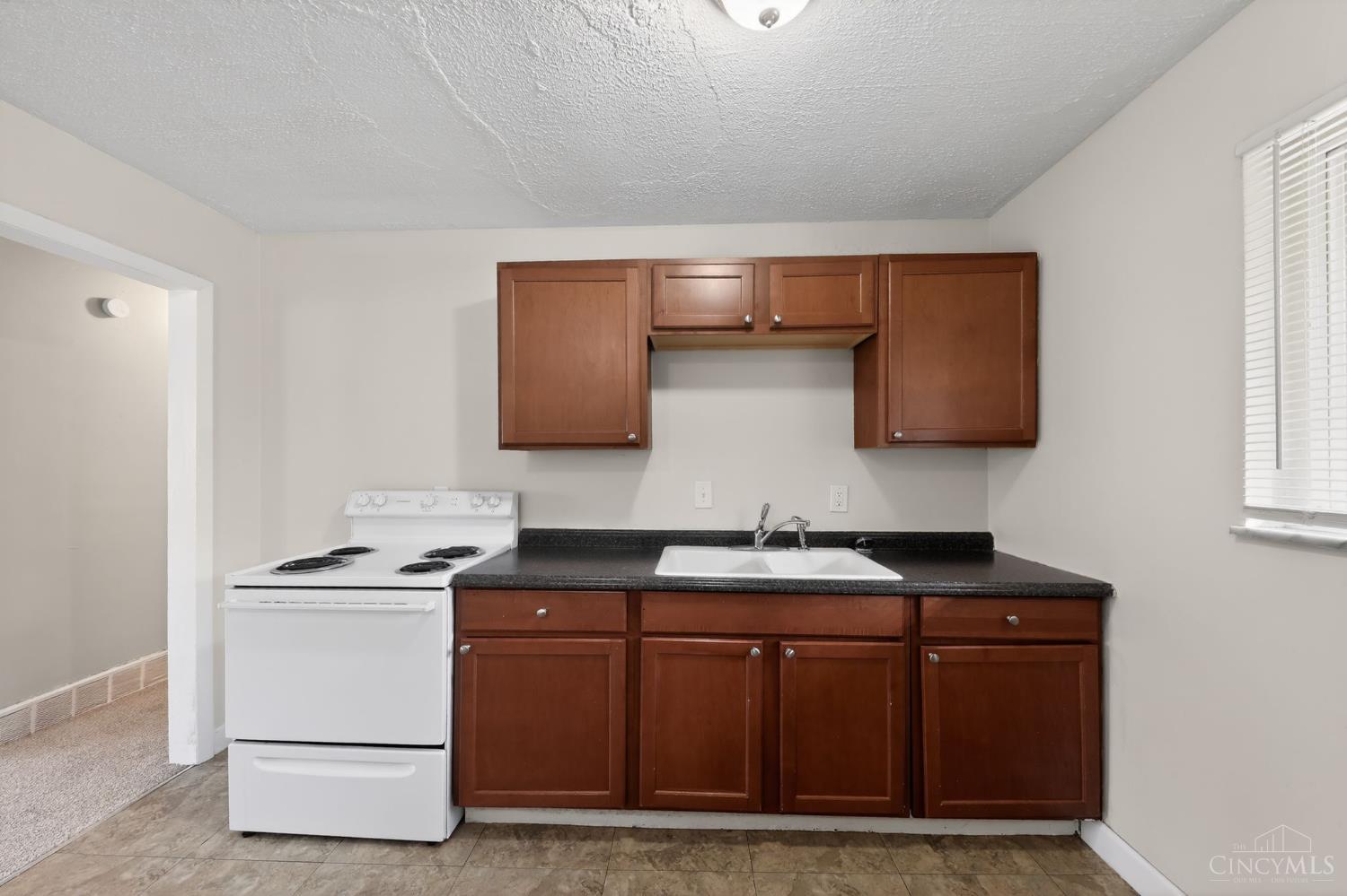 2547 Adams Road Cincinnati, OH 45231 - Photo 13 of 32