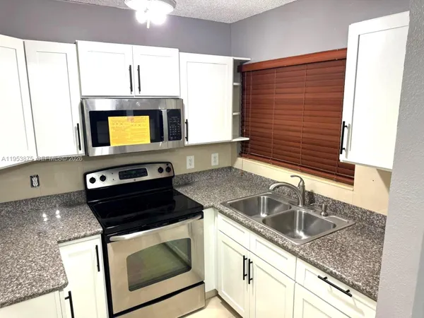 $285,000 | 5461 West 24th Avenue, Unit 25, Hialeah, FL 33016