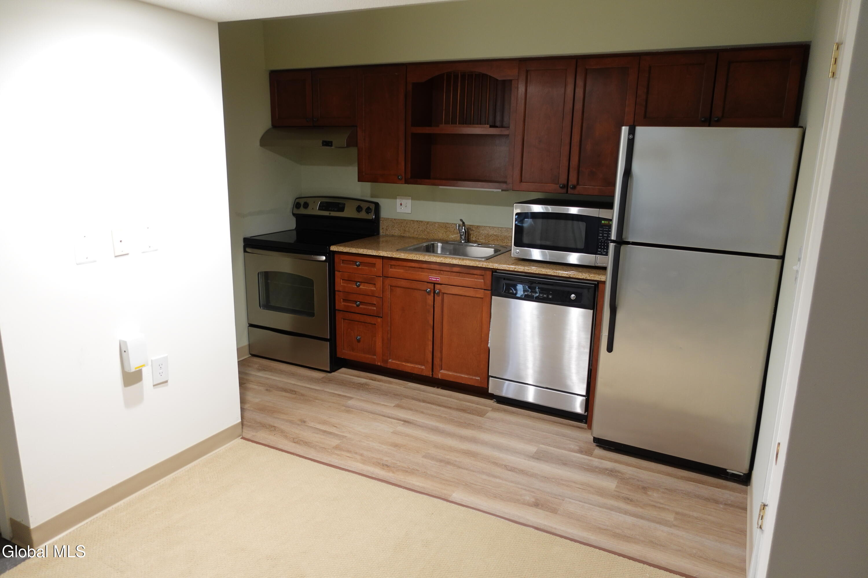 10 Residence Inn Drive, Unit 204 Colonie, NY 12110 - Photo 2 of 10 kitchen dining area