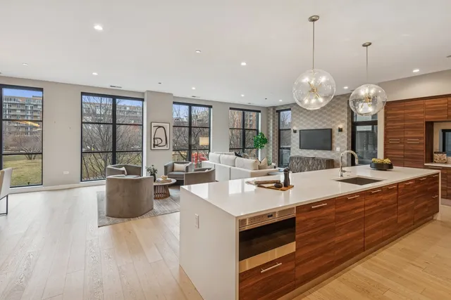 $3,200,000 | 123 South Peoria Street, Unit P2, Chicago, IL 60607