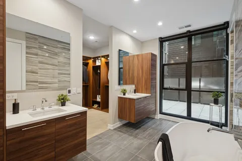 $3,200,000 | 123 South Peoria Street, Unit P2, Chicago, IL 60607