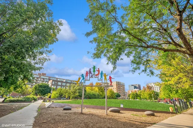 $3,200,000 | 123 South Peoria Street, Unit P2, Chicago, IL 60607