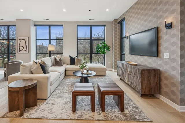 $3,200,000 | 123 South Peoria Street, Unit P2, Chicago, IL 60607