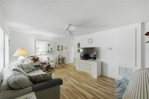 $175,900 | 17981 106th Court, Summerfield, FL 34491