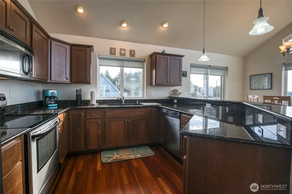 $569,500 | 24 Darien Lane, Pacific Beach, WA 98571