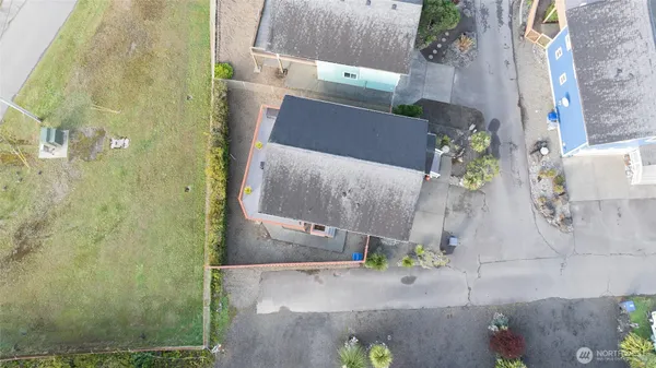 a view of a house with a yard and plants