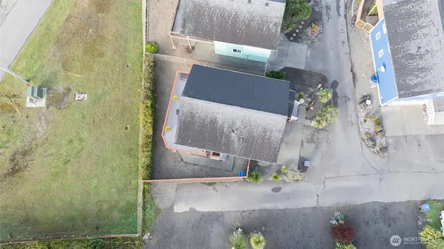 a view of a house with a yard and plants