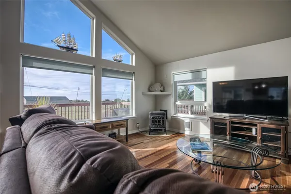 $569,500 | 24 Darien Lane, Pacific Beach, WA 98571