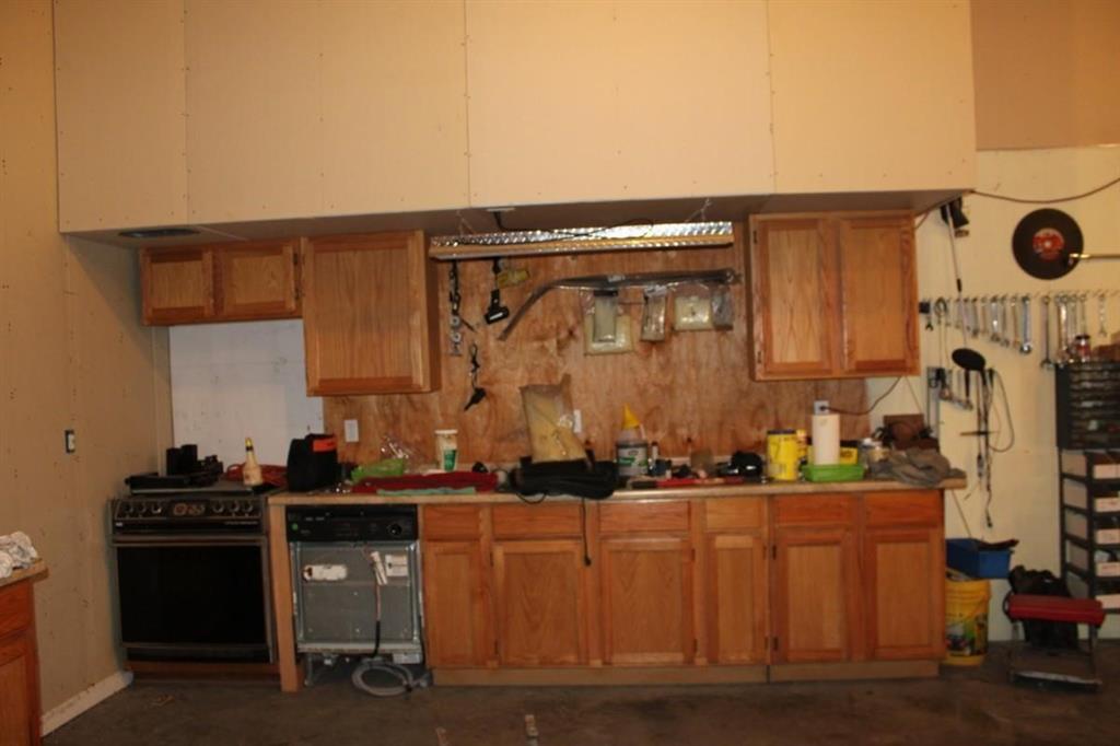 1365 Signal Road Quinlan, TX 75474 - Photo 32 of 33 Kitchenette inside the shop