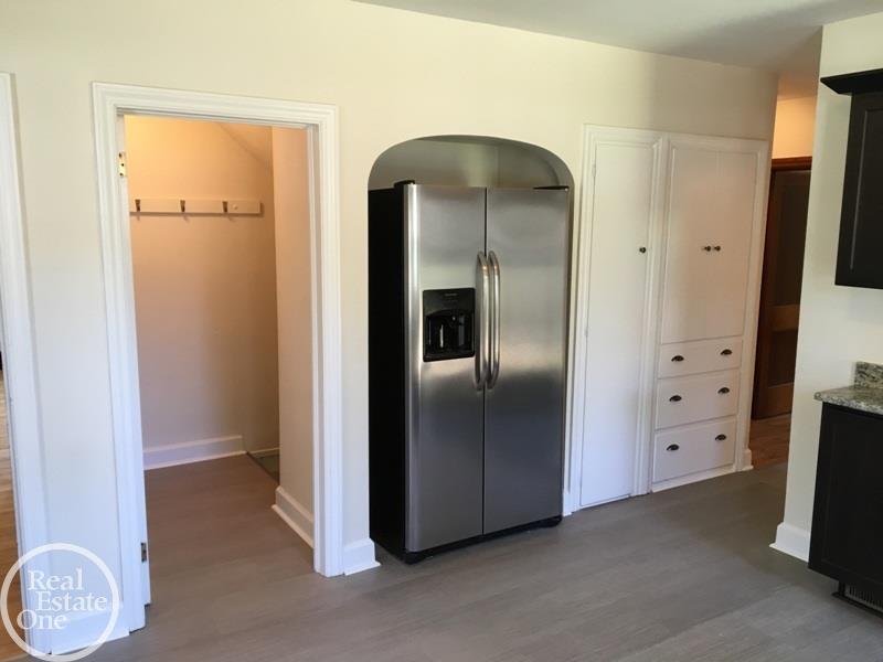 4445 North River Road Fort Gratiot, MI 48059 - Photo 16 of 52 31295428-16.JPG