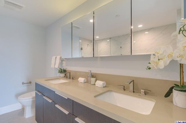 $853,000 | 2939 Leeward Avenue, Unit 516, Los Angeles, CA 90005