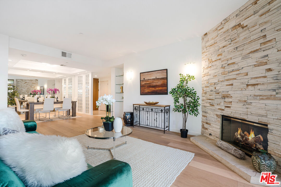 200 North Swall Dr Unit 462  