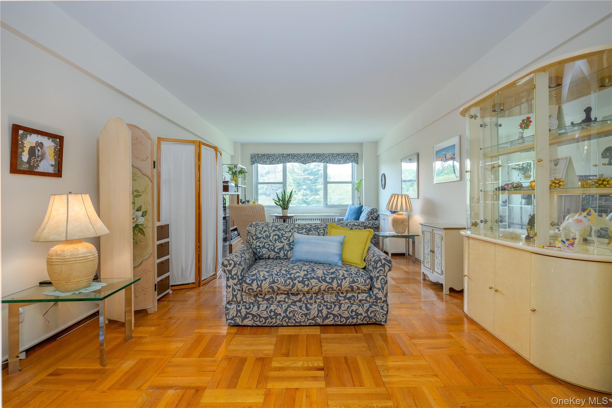 900 Palmer Road, Unit 6D Bronxville, NY 10708 - Photo 13 of 24 Super spacious formal living room with gleaming hardwood floors