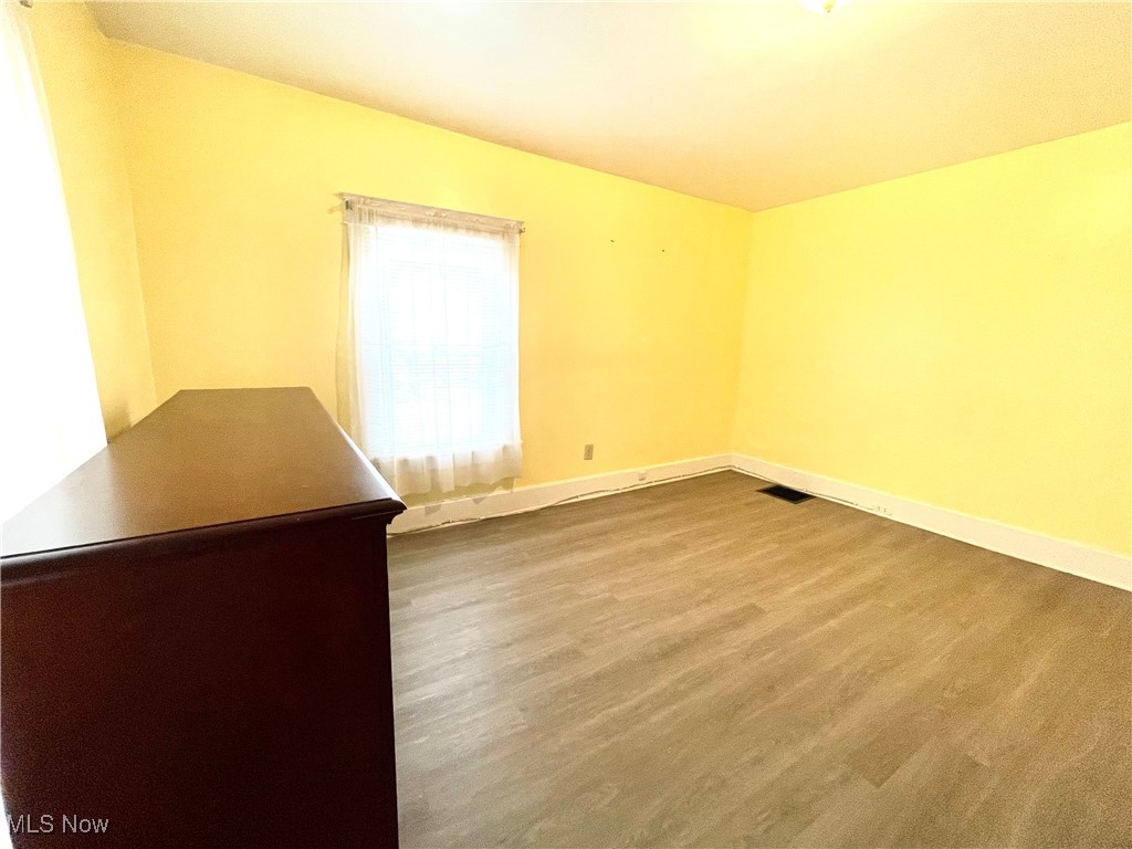 495 5th Street Struthers, OH 44471 - Photo 13 of 26 Unfurnished room featuring hardwood / wood-style floors