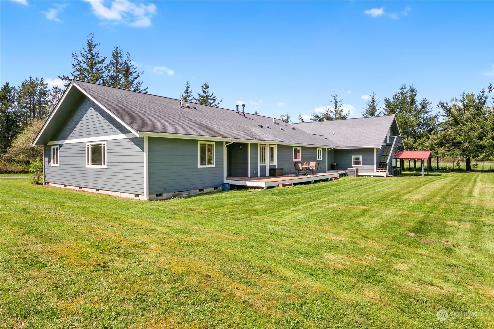 6082 Old Guide Road Bellingham, WA 98226 - Photo 36 of 39 a front view of a house with a garden