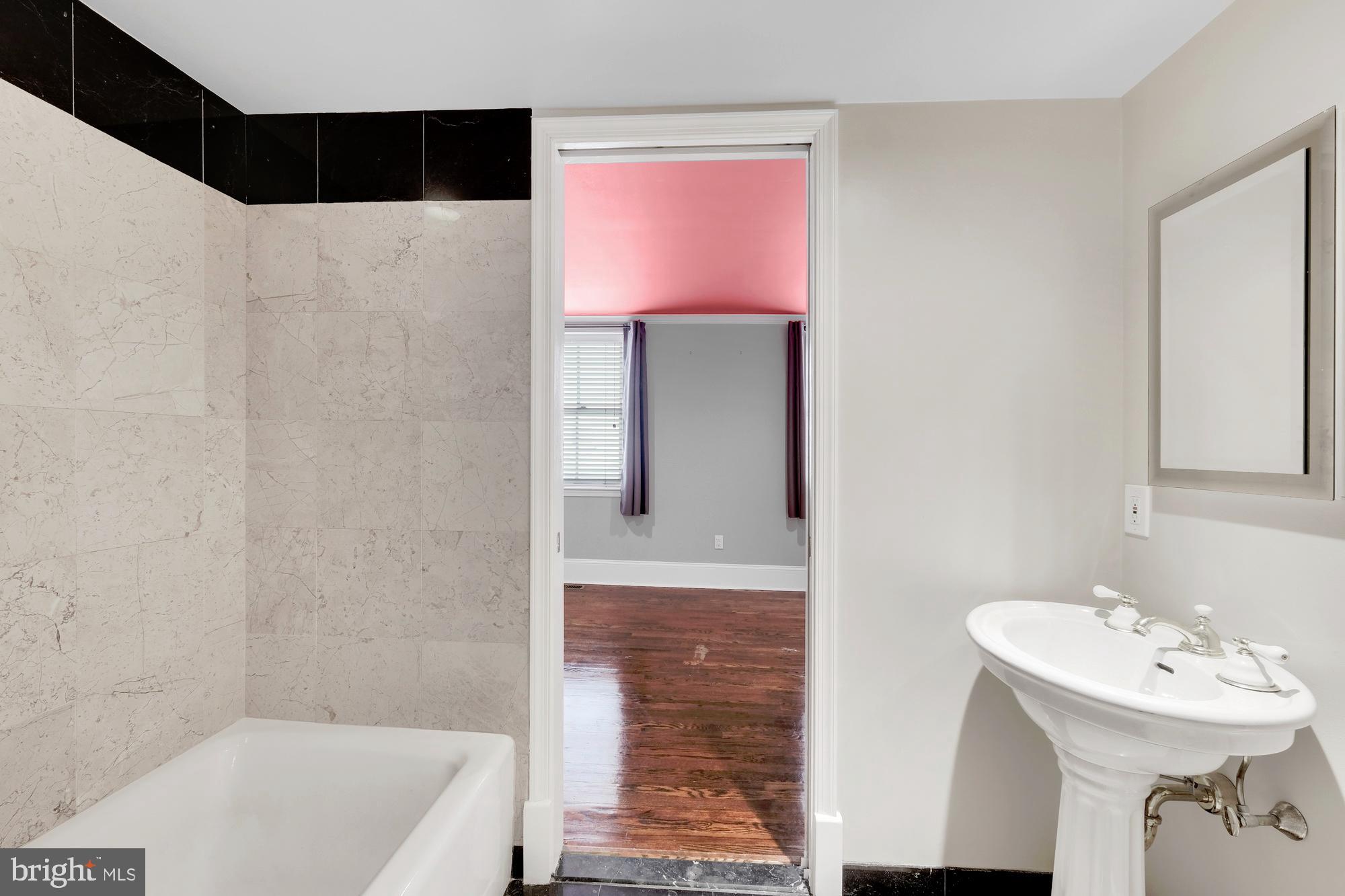 2022 Locust Street Philadelphia, PA 19103 - Photo 13 of 35 Gallery Image 13