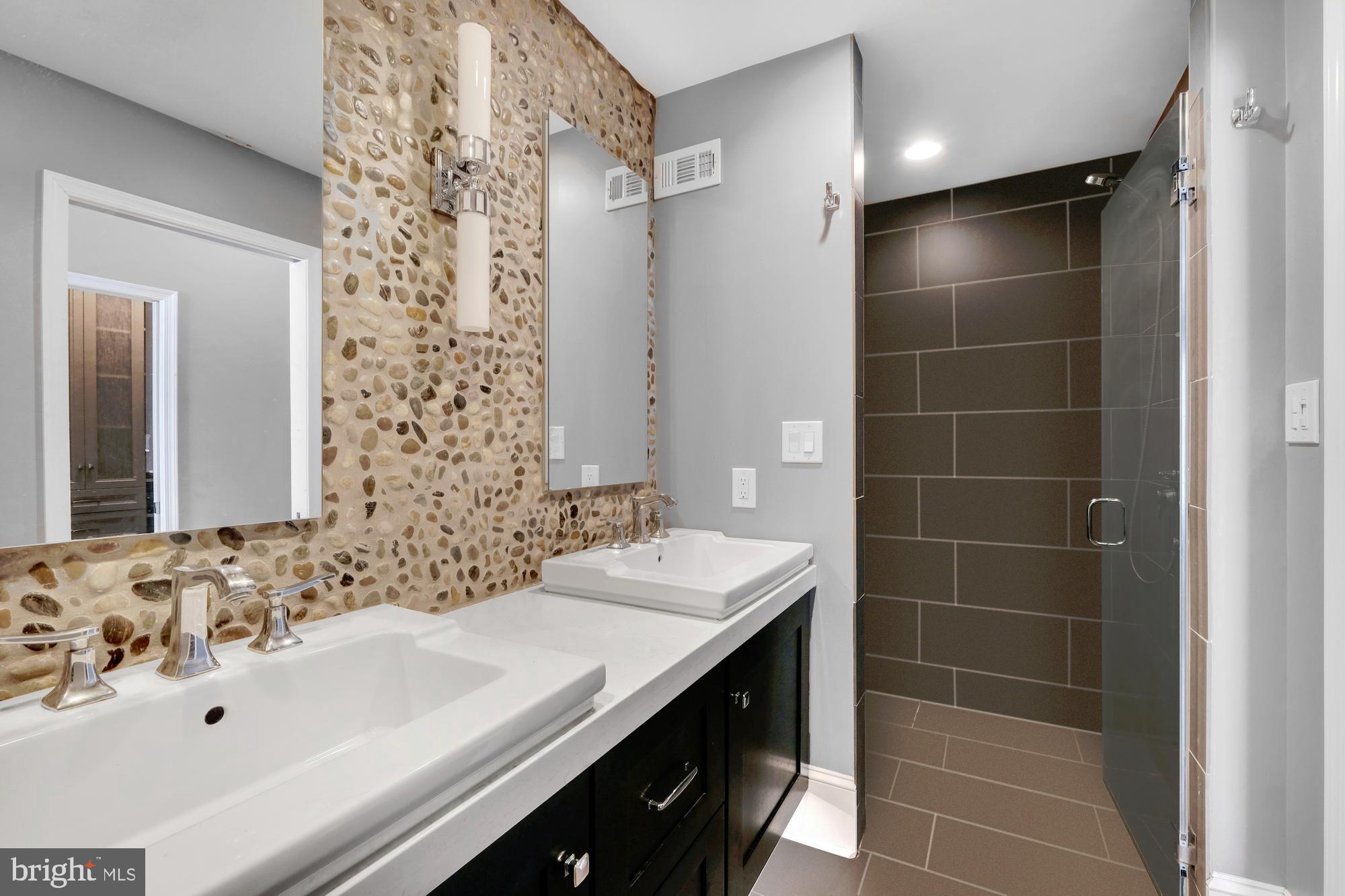 2022 Locust Street Philadelphia, PA 19103 - Photo 19 of 35 Gallery Image 19
