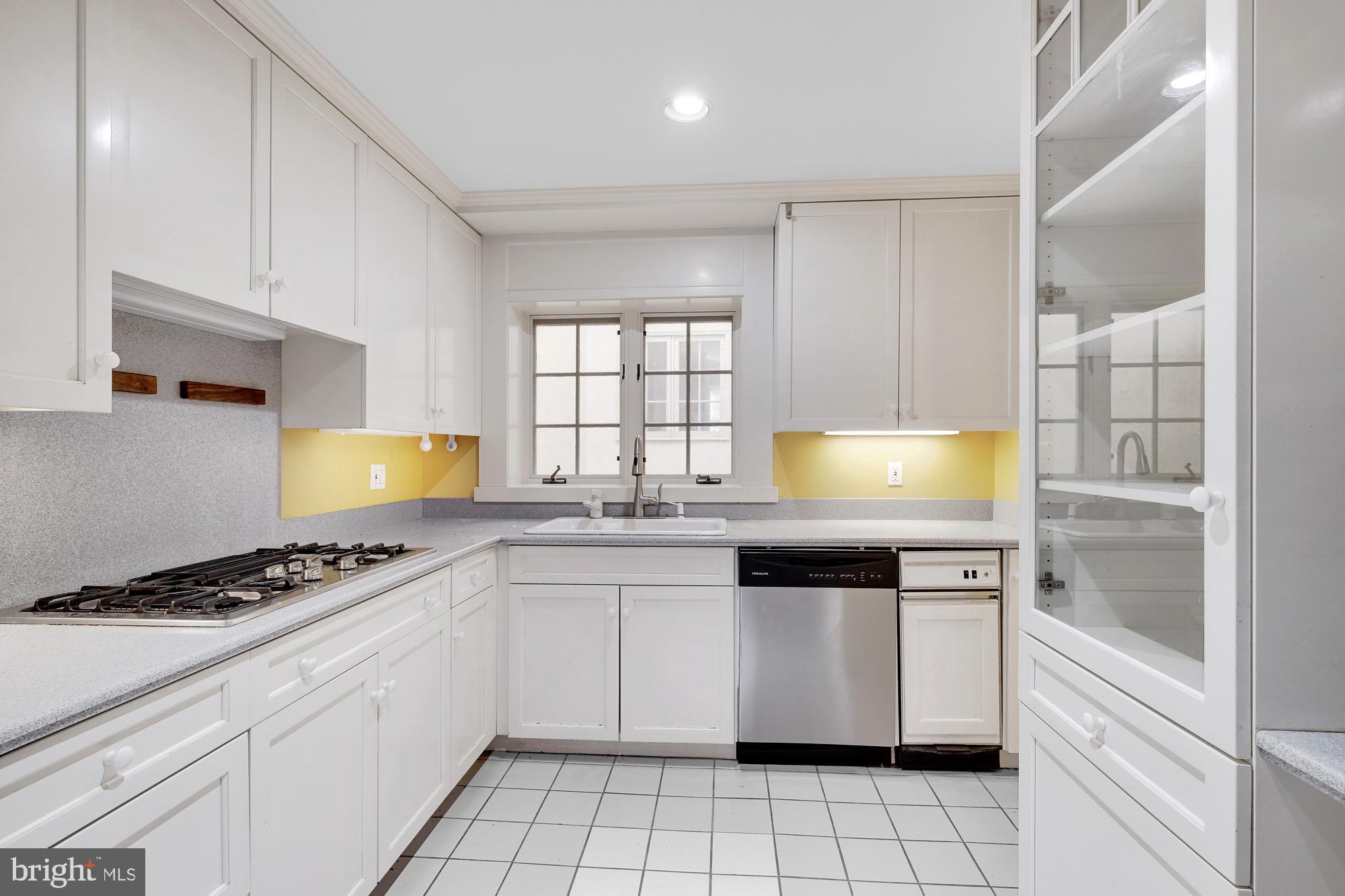 2022 Locust Street Philadelphia, PA 19103 - Photo 5 of 35 Gallery Image 5