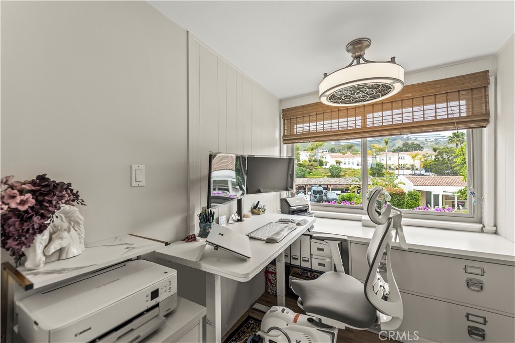 23920 De Ville Way, Unit D Malibu, CA 90265 - Photo 15 of 42 a very nice looking room with a large window