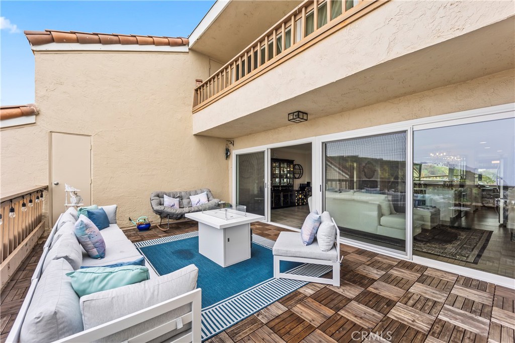 23920 De Ville Way, Unit D Malibu, CA 90265 - Photo 20 of 42 a living room with furniture and a window