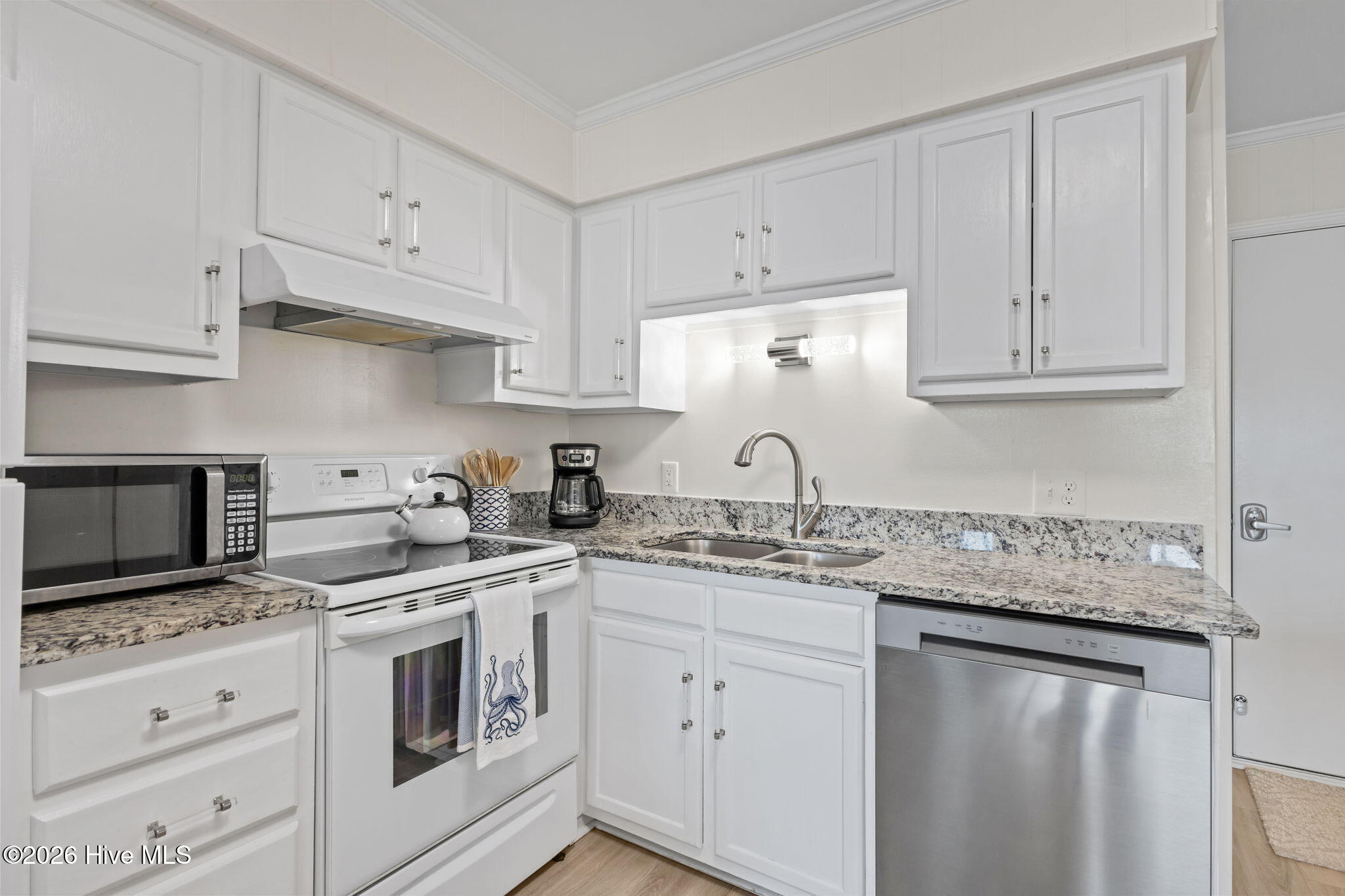 2008 East Fort Macon Road, Unit I8 Atlantic Beach, NC 28512 - Photo 13 of 32 Kitchen