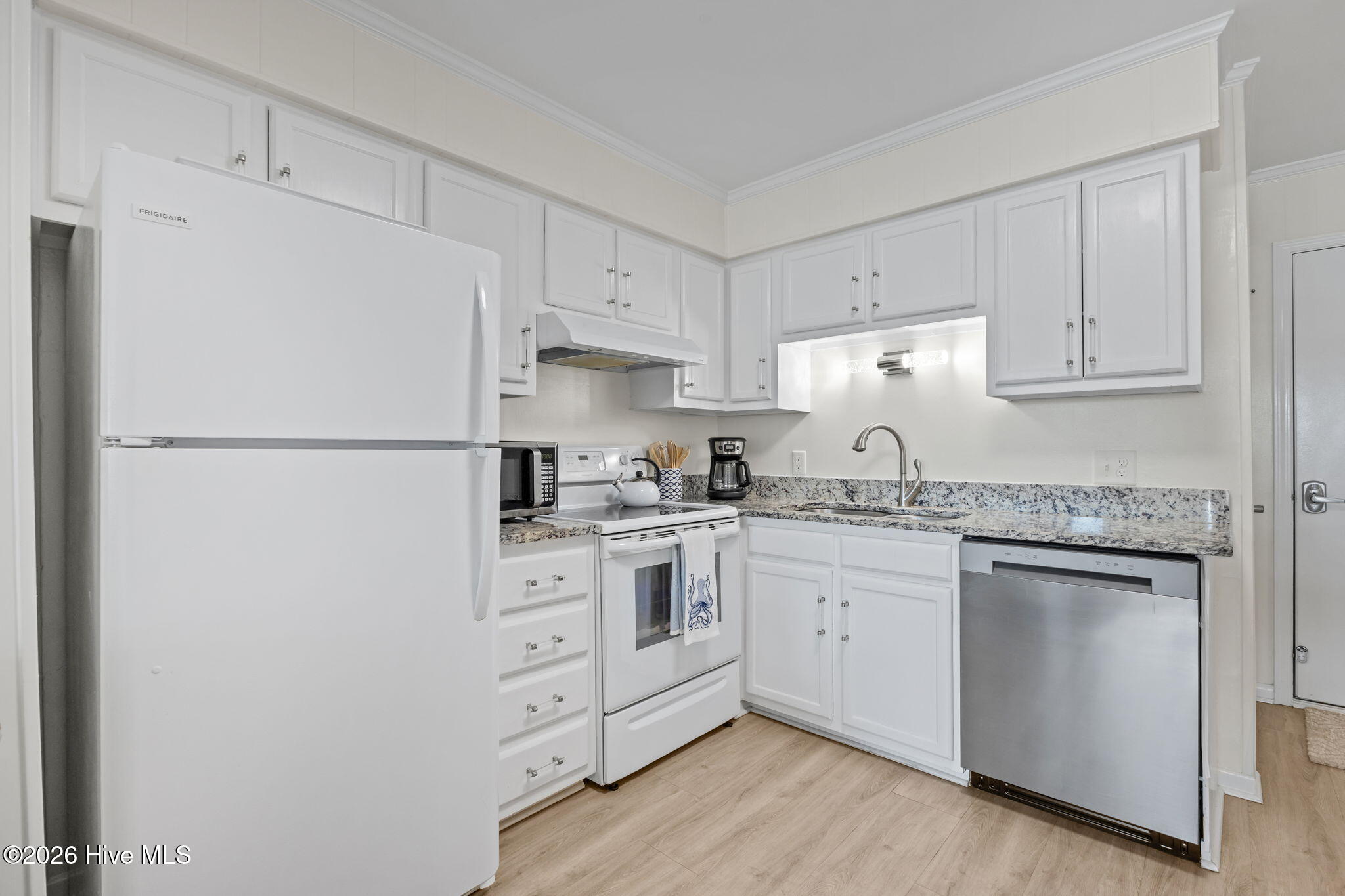 2008 East Fort Macon Road, Unit I8 Atlantic Beach, NC 28512 - Photo 4 of 32 Kitchen
