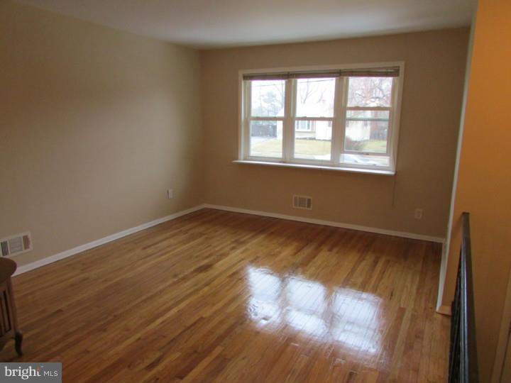 6 Sherbrooke Road Ewing, NJ 08638 - Photo 8 of 24 Living Room