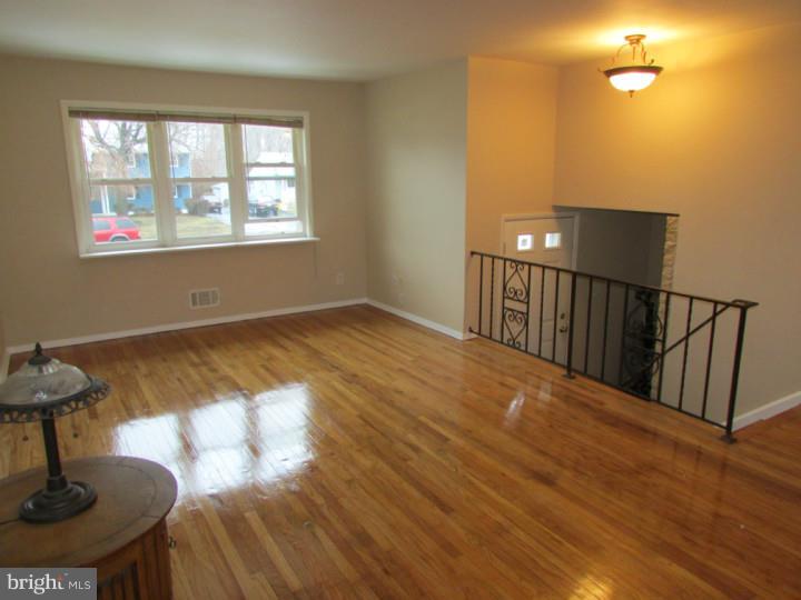 6 Sherbrooke Road Ewing, NJ 08638 - Photo 10 of 24 Living Room