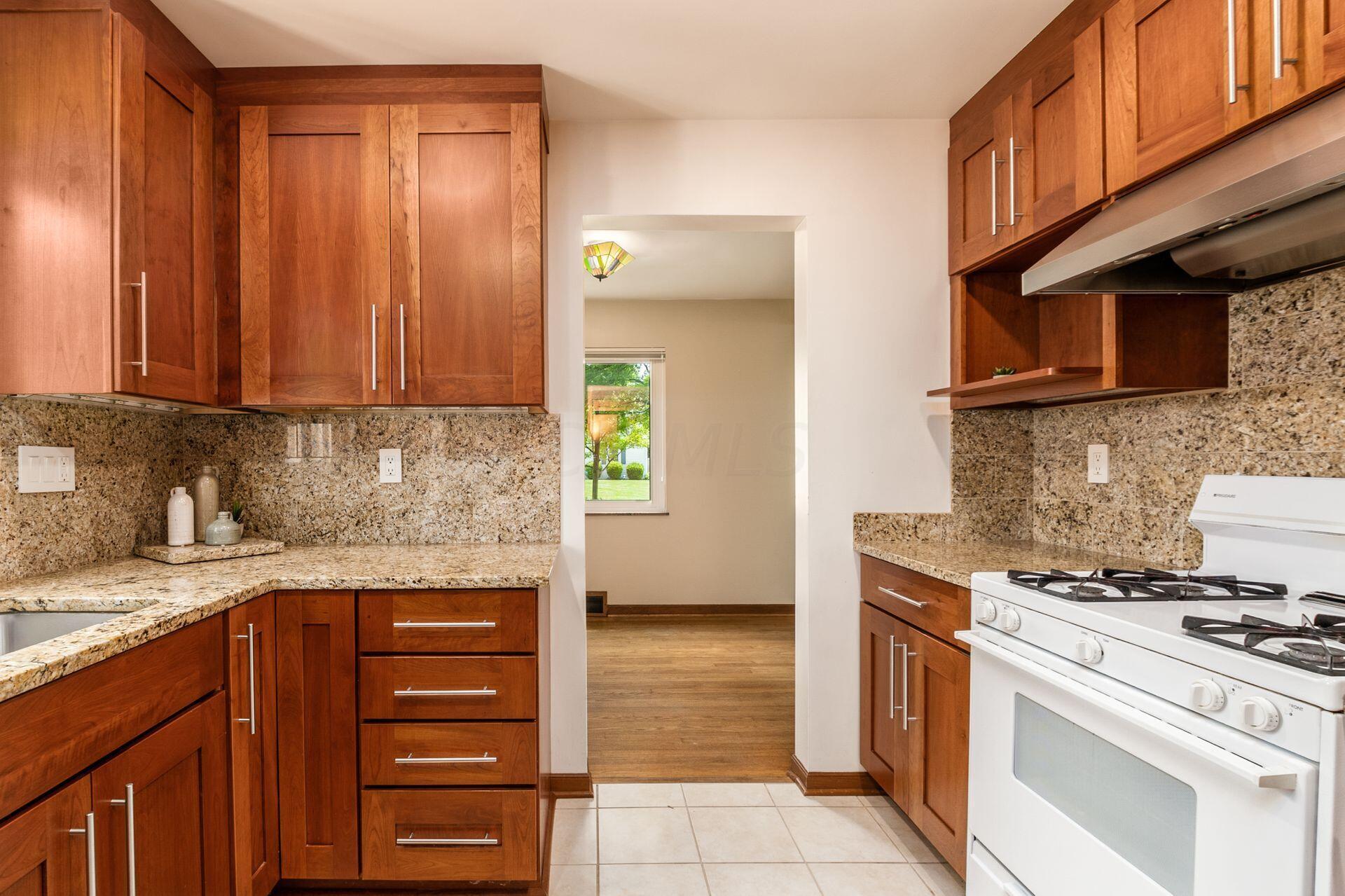 2064 Inchcliff Road Columbus, OH 43221 - Photo 12 of 35 014__h 2064 Inchcliff Rd-1027