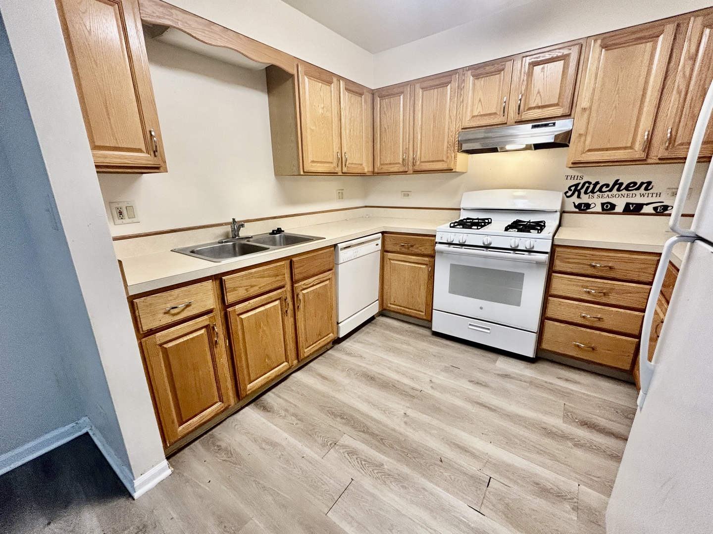 104 East Bailey Road, Unit G Naperville, IL 60565 - Photo 3 of 6 Gallery Image 3