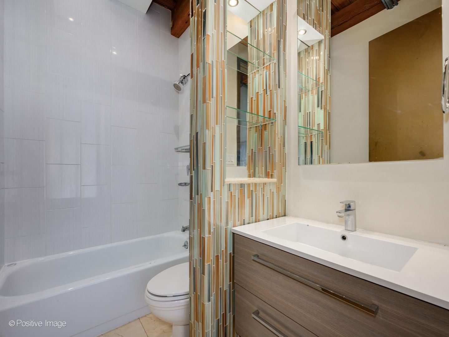 411 South Sangamon Street, Unit 7D Chicago, IL 60607 - Photo 17 of 20 a bathroom with a sink a toilet and a bathtub