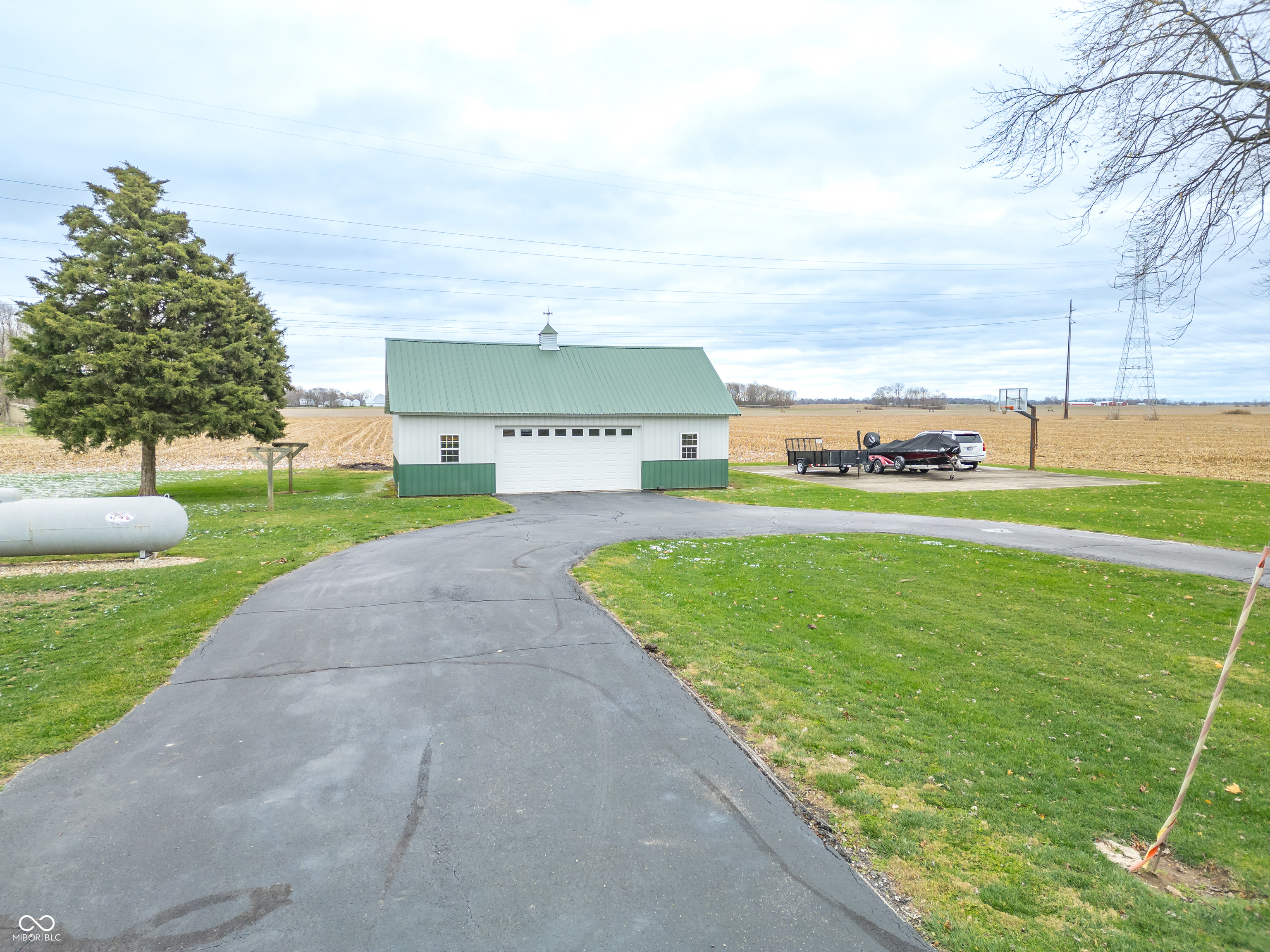12591 North Marr Road Columbus, IN 47203 - Photo 4 of 36 Gallery Image 4