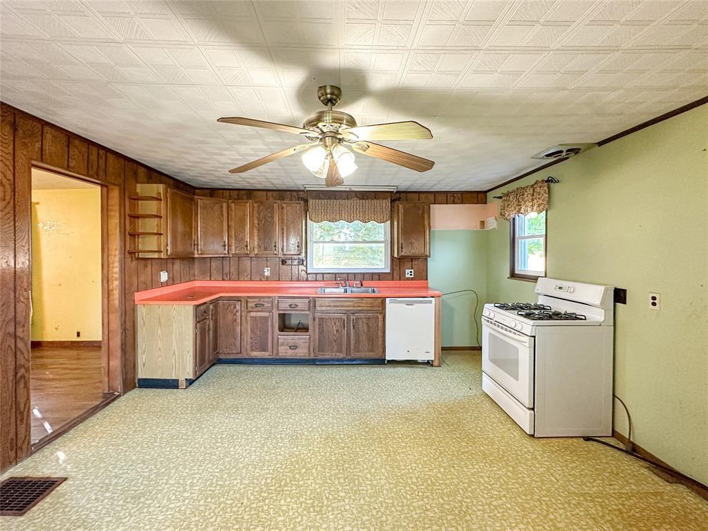 17263 Airport Road Linesville, PA 16424 - Photo 11 of 50 a kitchen with stove and cabinets