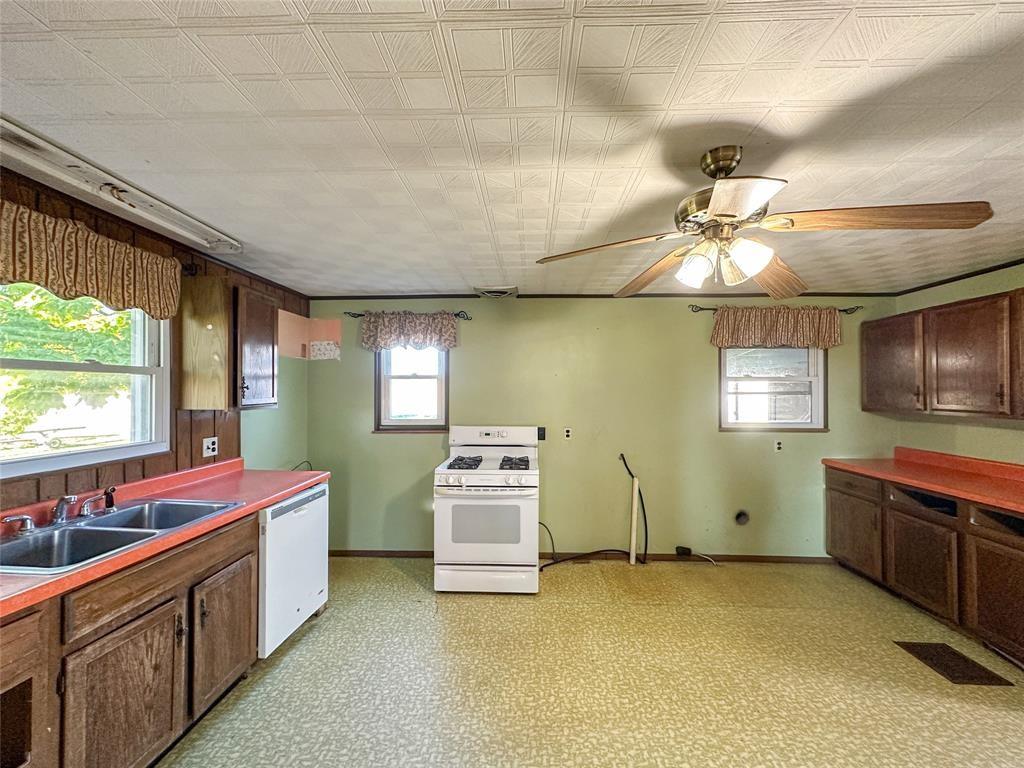 17263 Airport Road Linesville, PA 16424 - Photo 9 of 50 a kitchen that has a lot of cabinets in it