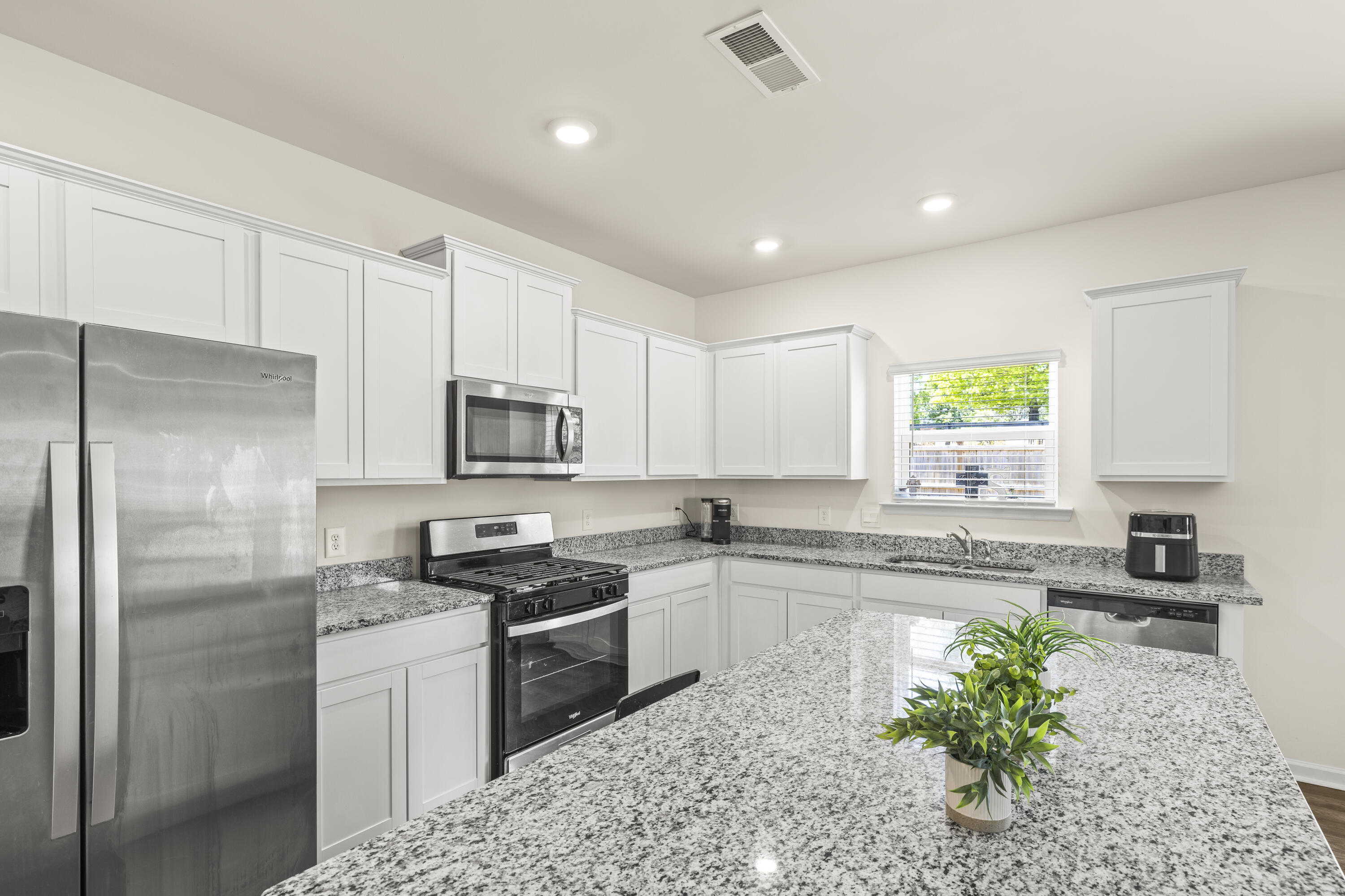 6599 Prickly Loop Ooltewah, TN 37363 - Photo 10 of 30 Kitchen