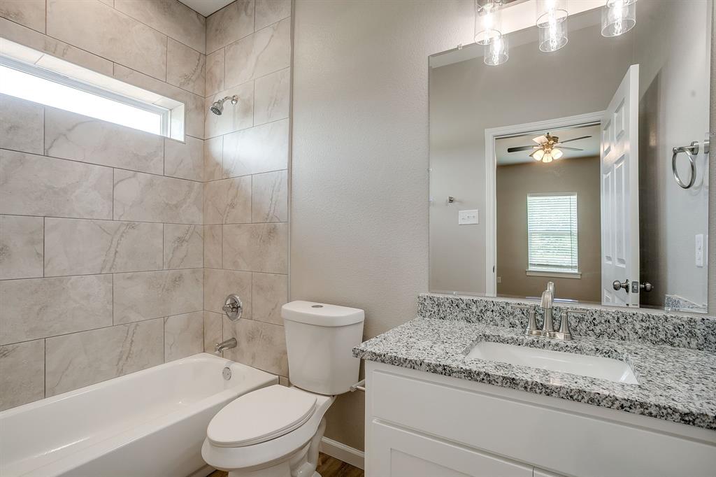 133 Winners Circle, Unit 302 Weatherford, TX 76087 - Photo 12 of 20 Bathroom featuring shower / bathtub combination, vanity, and ceiling fan